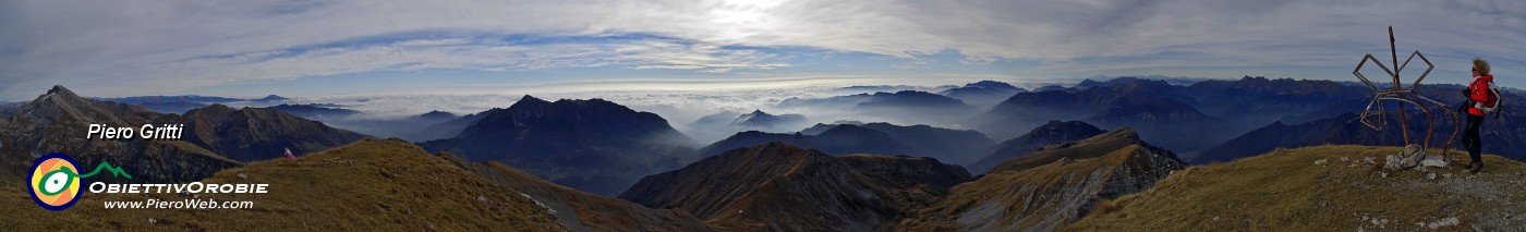 51 Panoramica in Cima Menna verso sud ed est .jpg